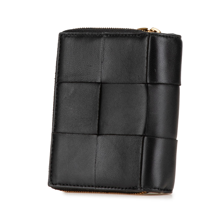 Bottega Veneta Cuir d’agneau Maxi Intreccio Cassette Bifold Zip Portefeuille