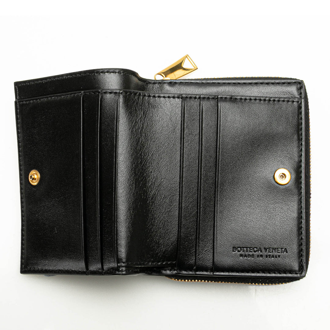 Bottega Veneta Cuir d’agneau Maxi Intreccio Cassette Bifold Zip Portefeuille