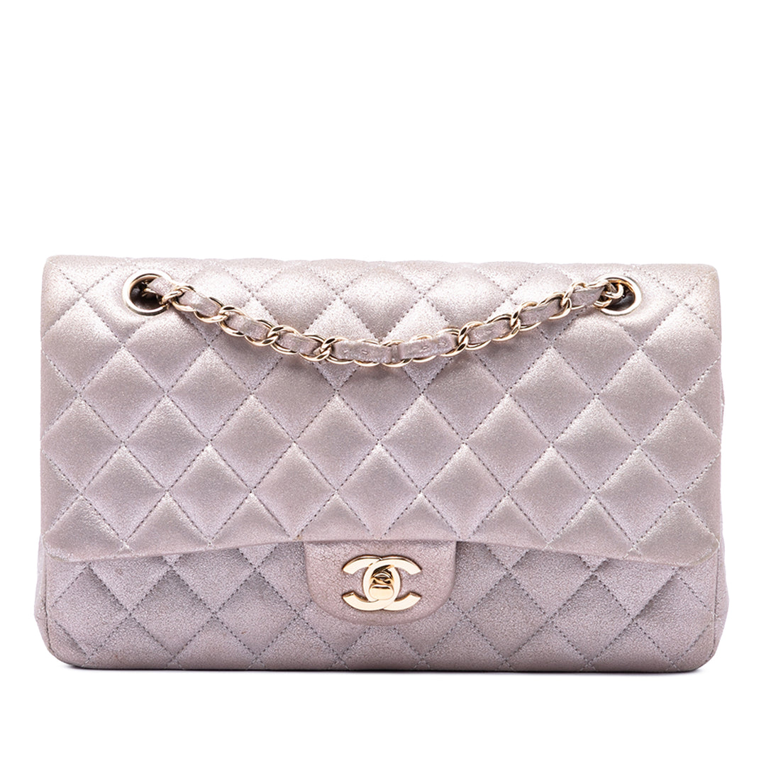 Chanel Classic Irisé Double rabat Moyen Cuir d'agneau Rose – vue principale – GABY PARIS