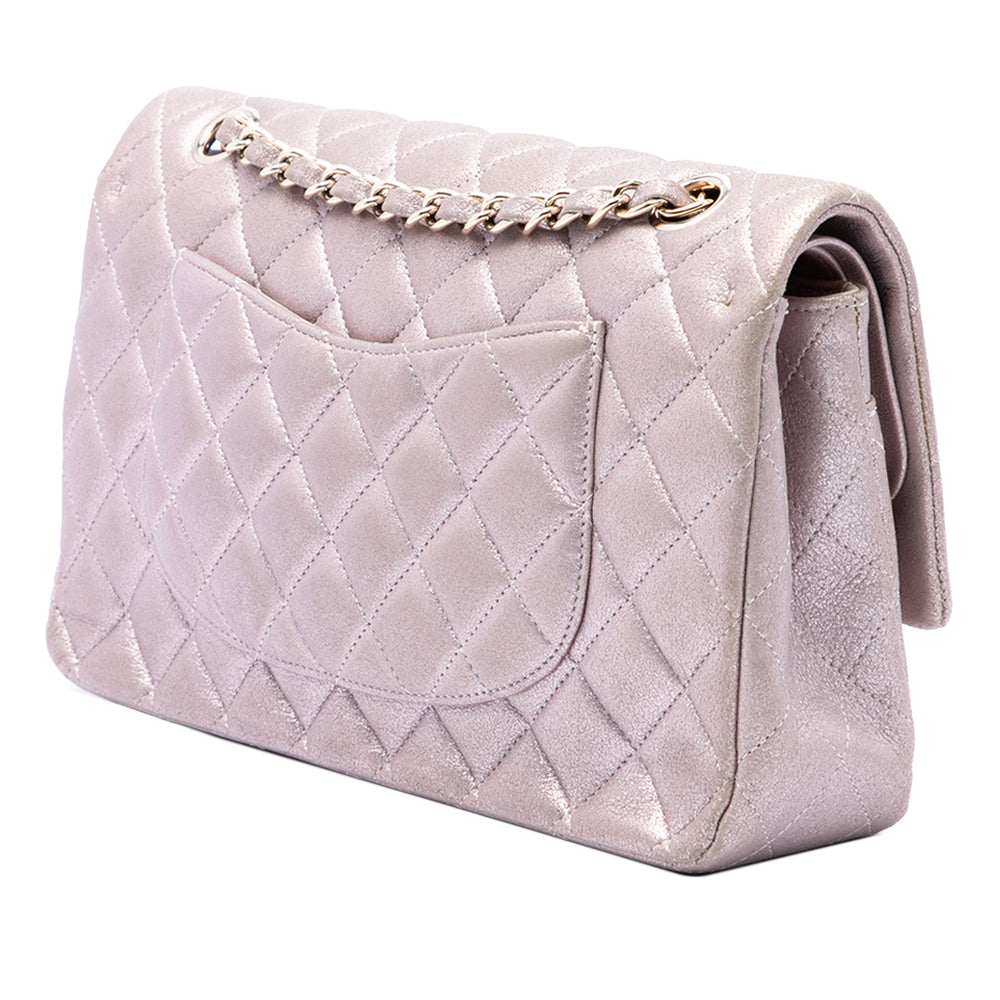 Chanel Classic Irisé Double rabat Moyen Cuir d'agneau Rose – vue 2 – GABY PARIS