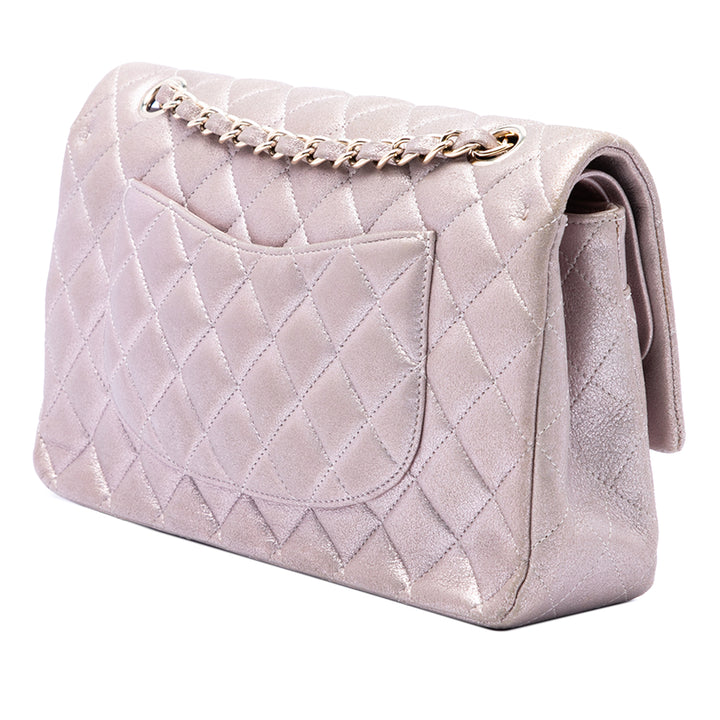 Chanel Classic Irisé Double rabat Moyen Cuir d'agneau Rose – vue 2 – GABY PARIS