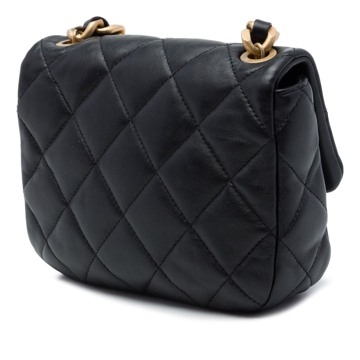 Chanel Sac bandoulière Matelassé Lacquered Chaîne à rabat Mini Cuir d'agneau Noir – vue 2 – GABY PARIS