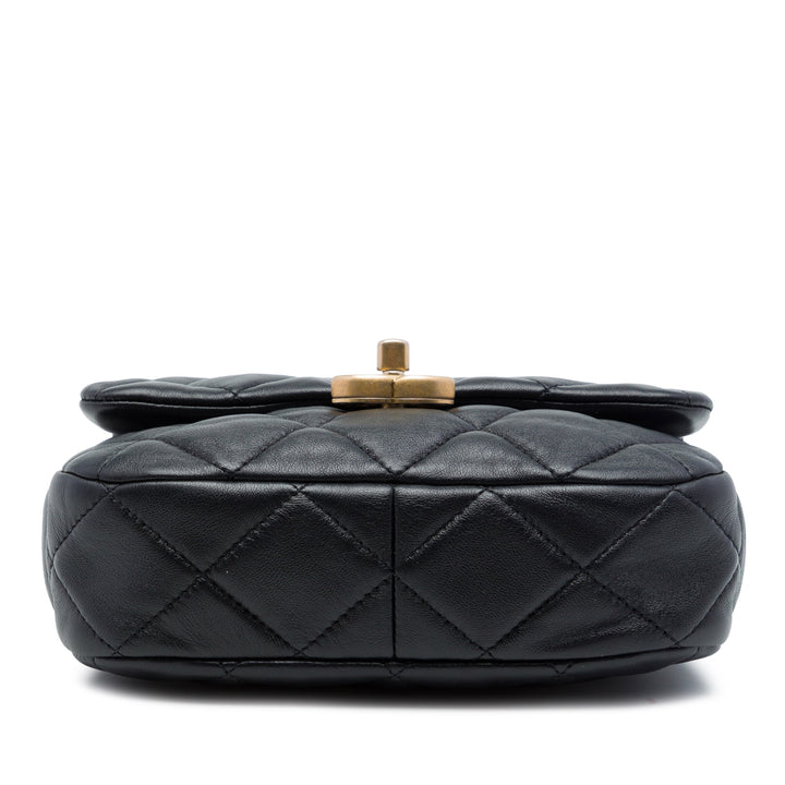 Chanel Sac bandoulière Matelassé Lacquered Chaîne à rabat Mini Cuir d'agneau Noir – vue 3 – GABY PARIS