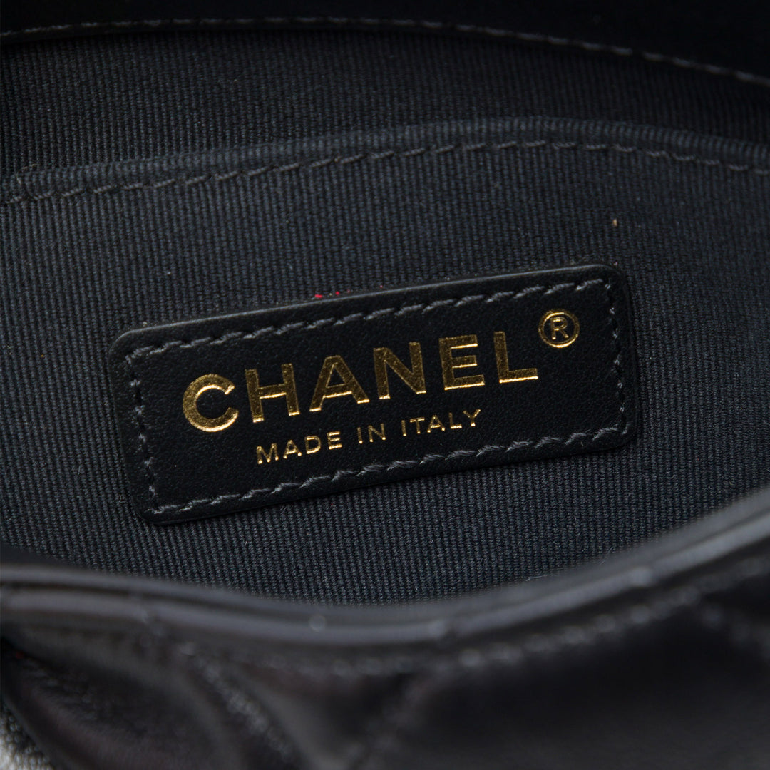 Chanel Sac bandoulière Matelassé Lacquered Chaîne à rabat Mini Cuir d'agneau Noir – vue 5 – GABY PARIS