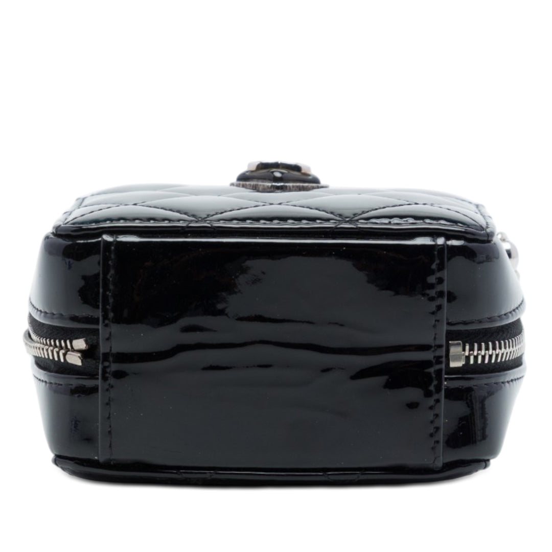Chanel CC Matelassé Cuir verni Diamond Resin Pochette avec chaîne