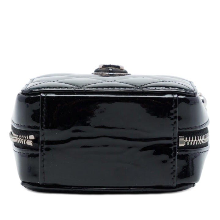 Chanel CC Matelassé Cuir verni Diamond Resin Pochette avec chaîne