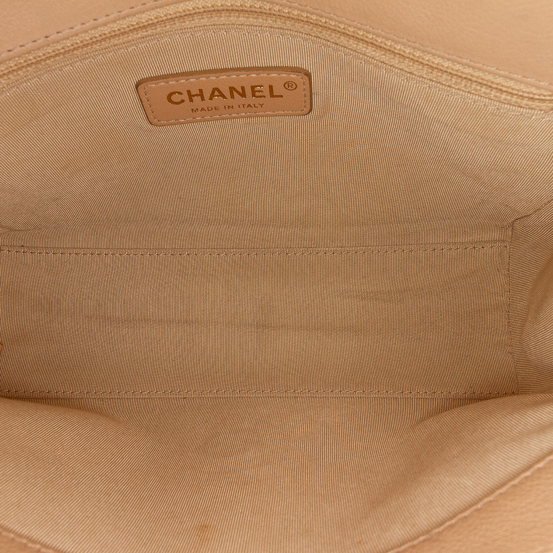 Chanel Medium Matelassé Cuir de veau Label Click à rabat