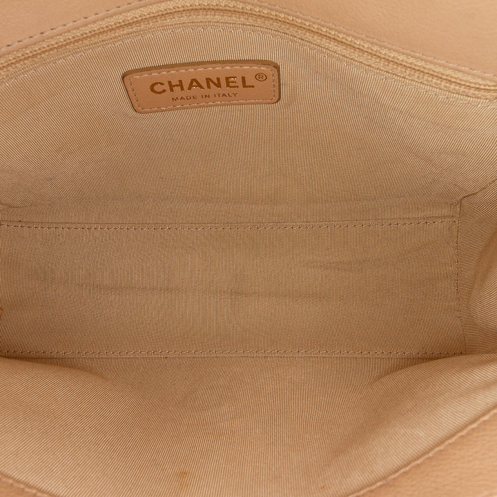 Chanel Medium Matelassé Cuir de veau Label Click à rabat