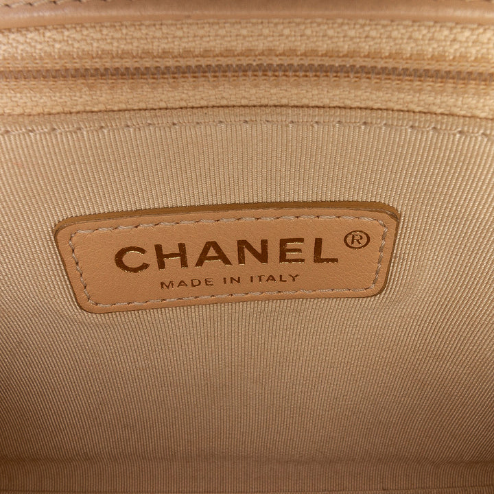 Chanel Medium Matelassé Cuir de veau Label Click à rabat
