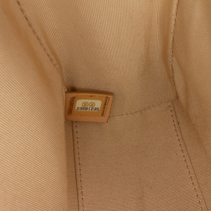 Chanel Medium Matelassé Cuir de veau Label Click à rabat