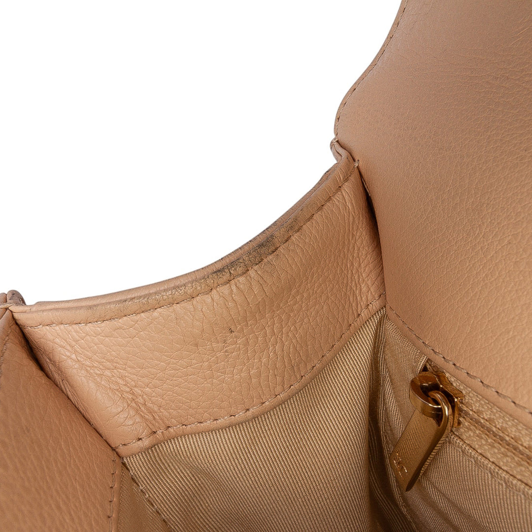 Chanel Medium Matelassé Cuir de veau Label Click à rabat