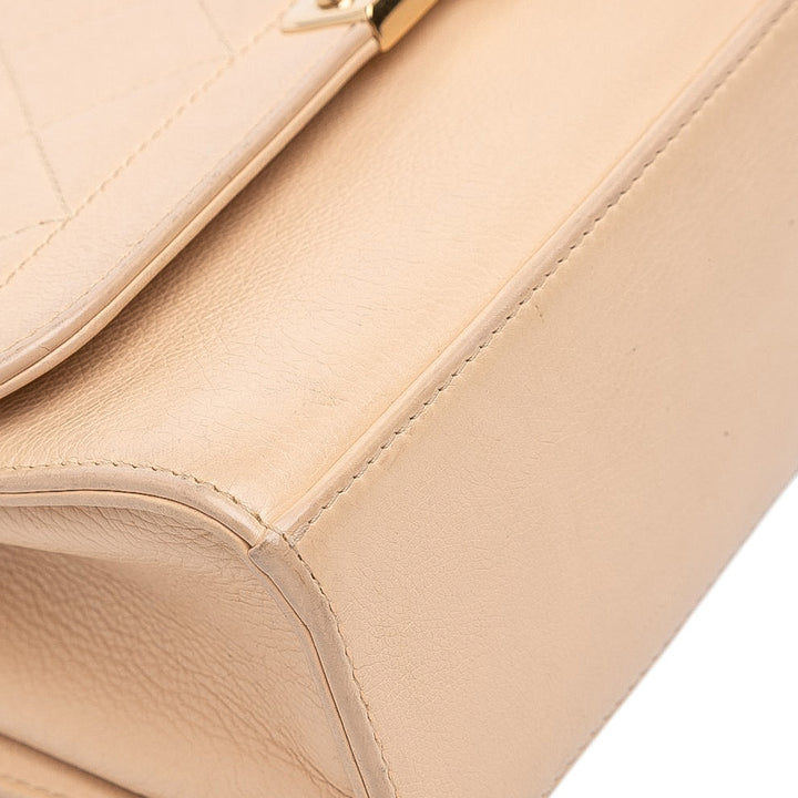 Chanel Medium Matelassé Cuir de veau Label Click à rabat