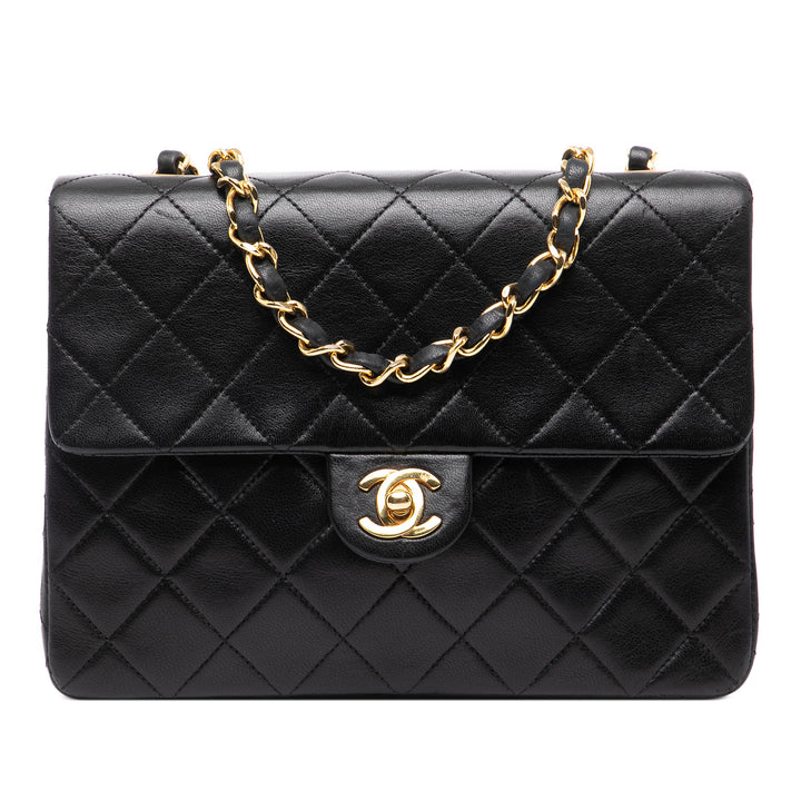 Chanel Square Quilted Cuir d’agneau Simple rabat Noir