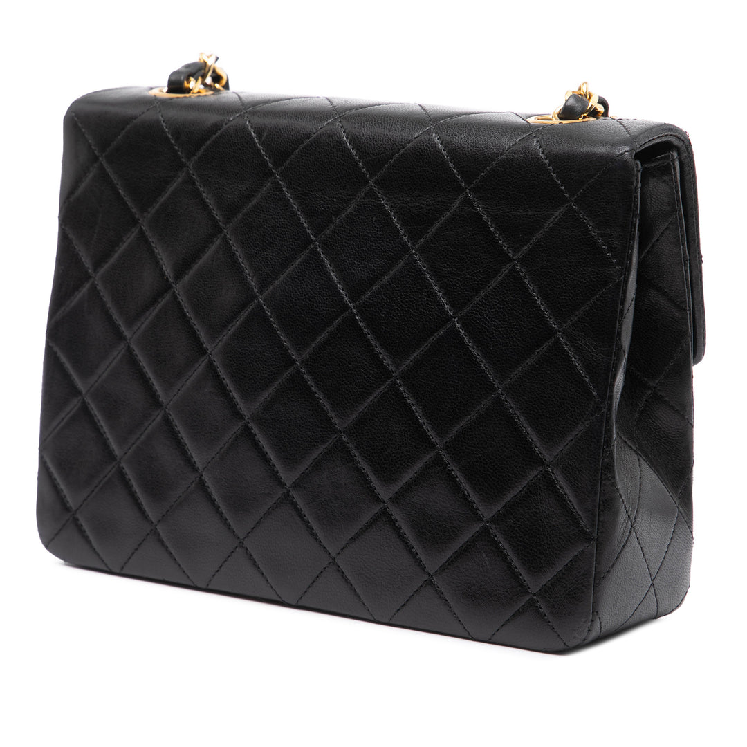 Chanel Square Quilted Cuir d’agneau Simple rabat Noir