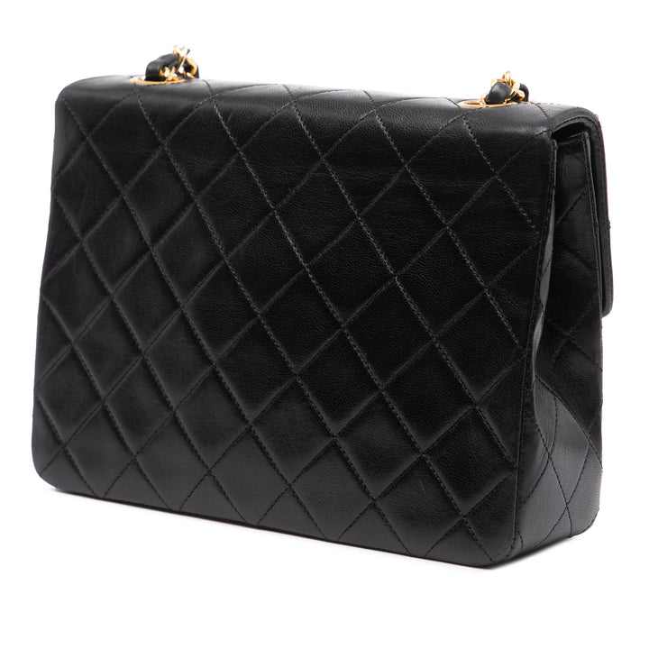 Chanel Square Quilted Cuir d’agneau Simple rabat Noir