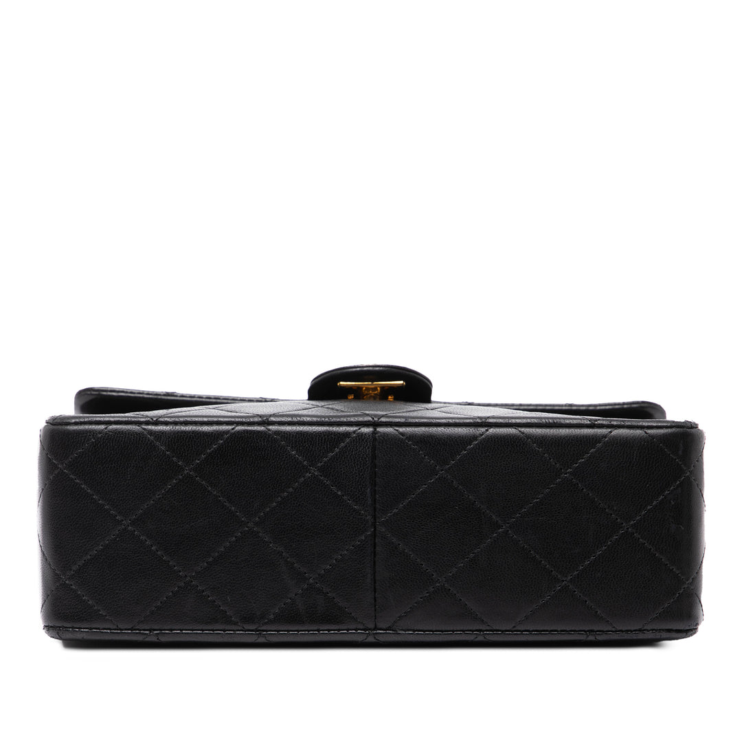 Chanel Square Quilted Cuir d’agneau Simple rabat Noir