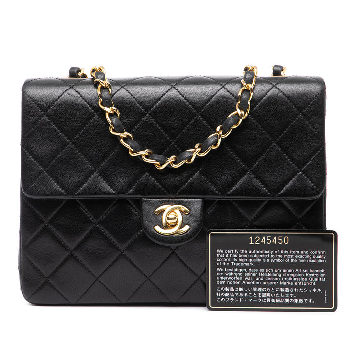Chanel Square Quilted Cuir d’agneau Simple rabat Noir