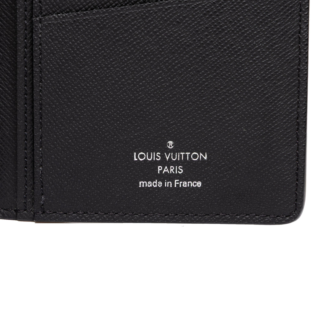 Louis Vuitton Taiga Portefeuille Brazza Deux volets Portefeuille long Noir – vue 6 – GABY PARIS