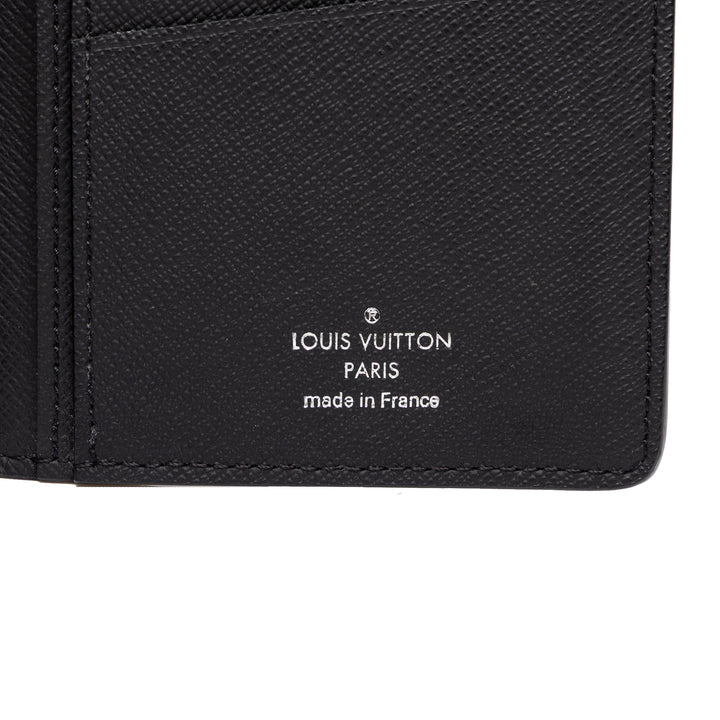 Louis Vuitton Taiga Portefeuille Brazza Deux volets Portefeuille long Noir – vue 6 – GABY PARIS