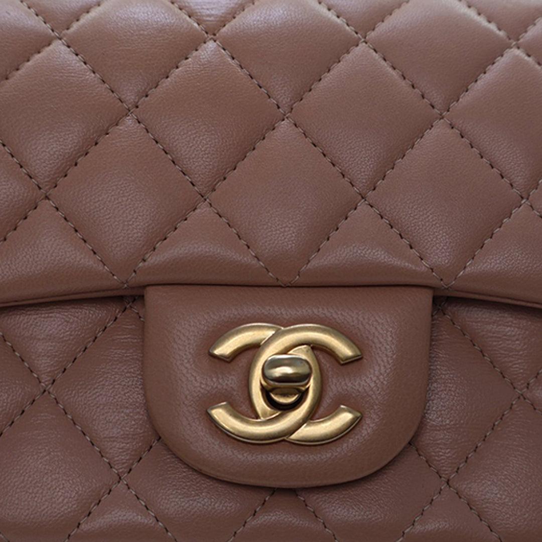 Chanel Mini Rectangular Classic Cuir d’agneau anse supérieure à rabat
