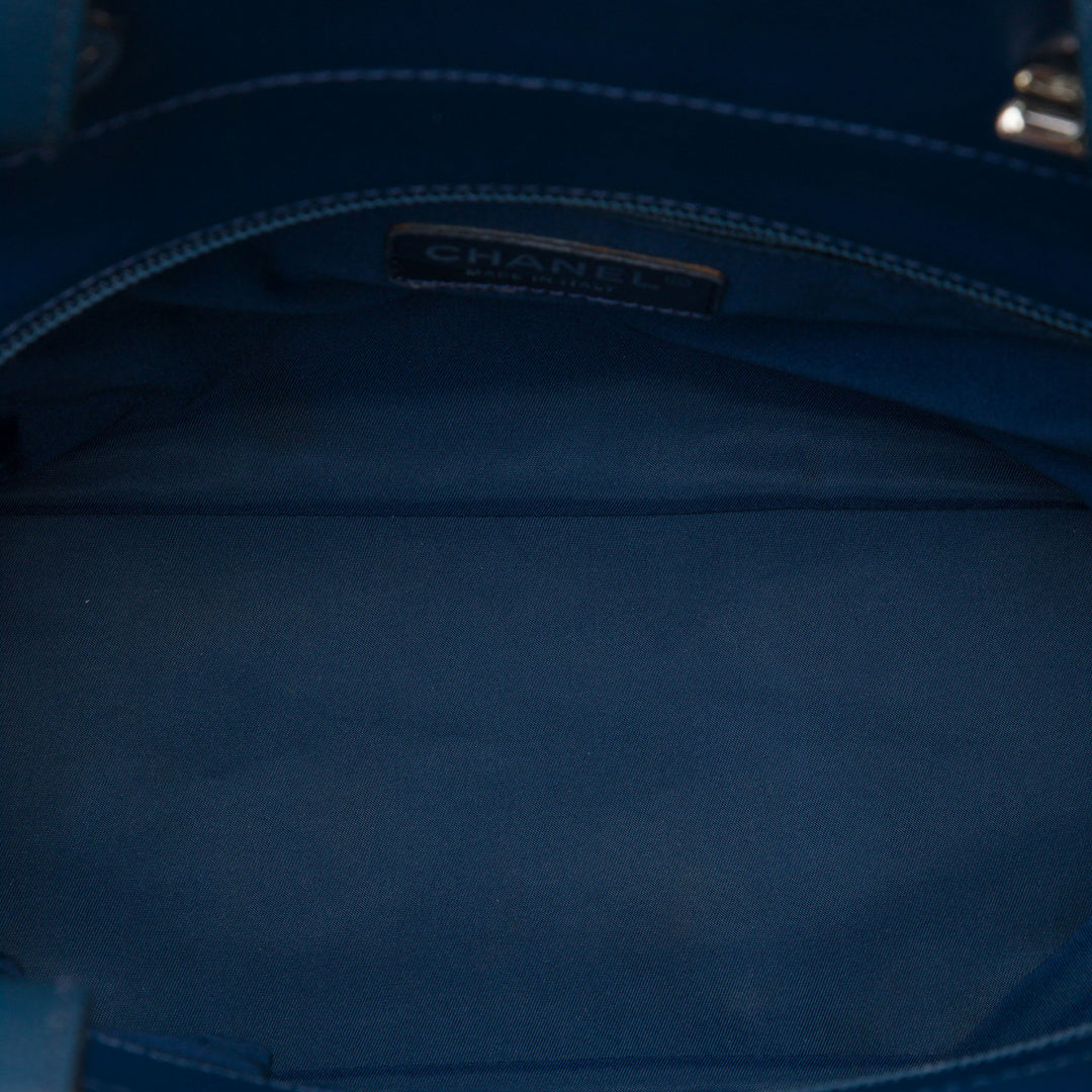 Chanel Matelassé Paris Biarritz Cabas Petit Toile enduite Bleu – vue 4 – GABY PARIS