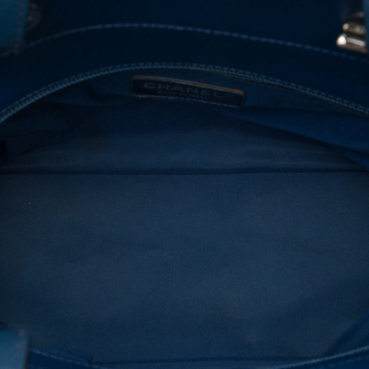 Chanel Matelassé Paris Biarritz Cabas Petit Toile enduite Bleu – vue 4 – GABY PARIS