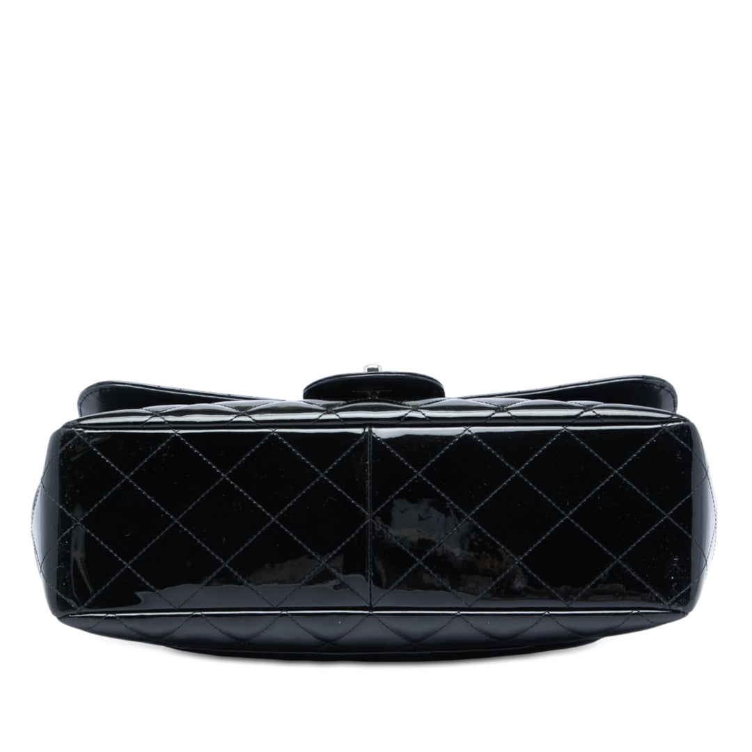 Chanel Jumbo Classic Cuir verni Simple rabat
