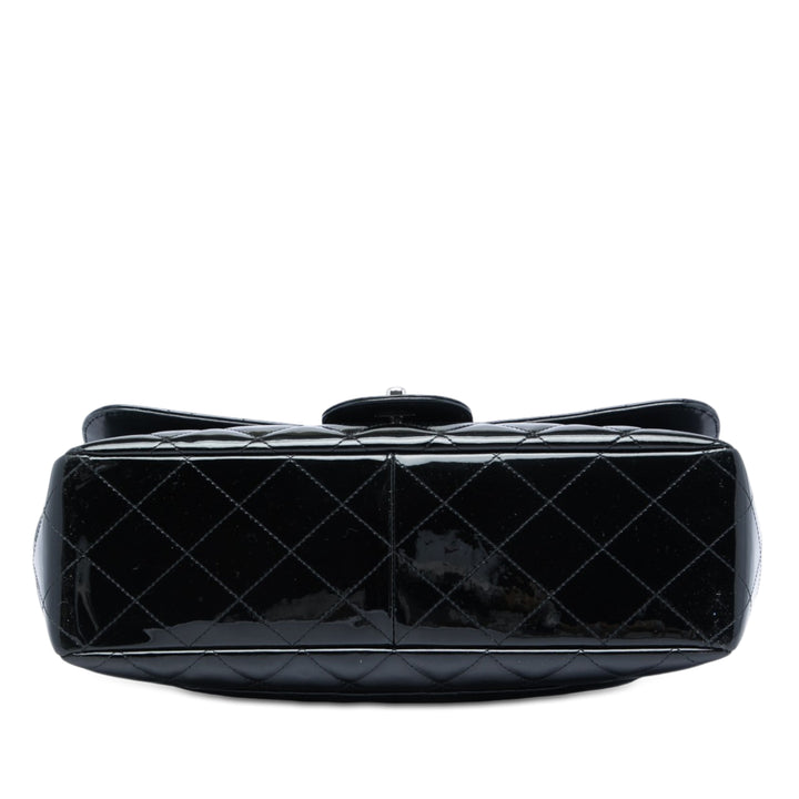 Chanel Jumbo Classic Cuir verni Simple rabat