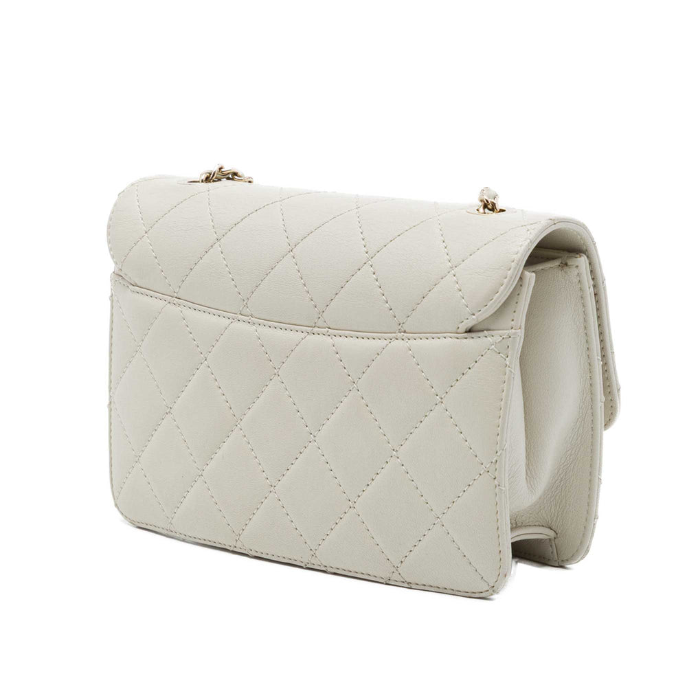 Chanel Beauty Lock à rabat Mini de mouton Blanc – vue 2 – GABY PARIS