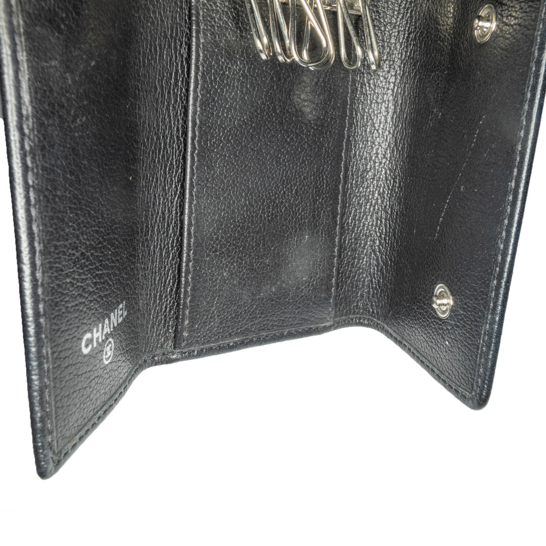 CC Camellia Leather Key Holder Black - Gaby Paris