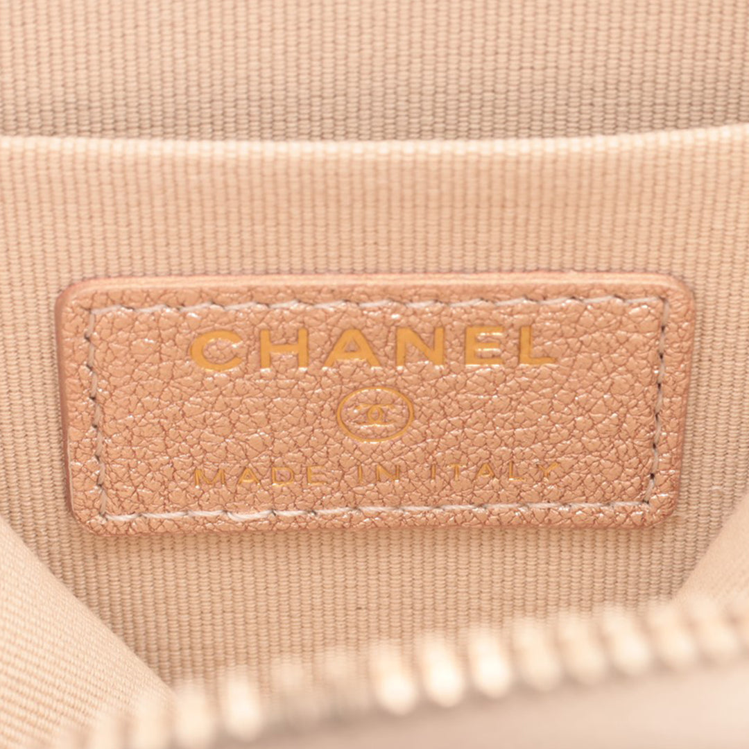 Chanel CC Quilted Métallisé Cuir d’agneau Coin Pochette and AirPods Pro Étui Rose