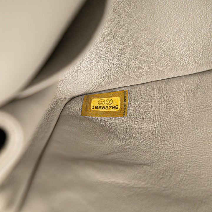 Chanel Medium Classic Caviar Double rabat Gris