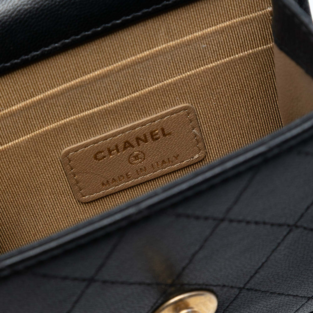 Chanel Mini Cuir de chèvre Chic Perles Pochette avec chaîne