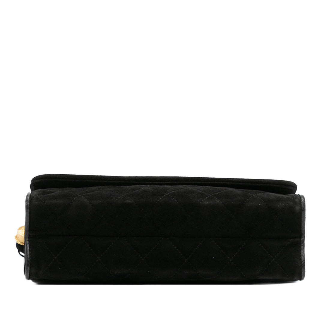 Chanel Quilted Daim Tassel Flap Noir – GABY PARIS Authentique
