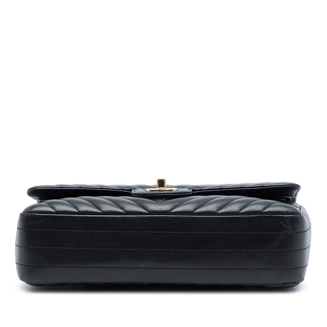 Chanel Medium Classic Chevron Crumpled Cuir de veau Double rabat