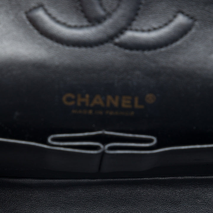 Chanel Medium Classic Chevron Crumpled Cuir de veau Double rabat
