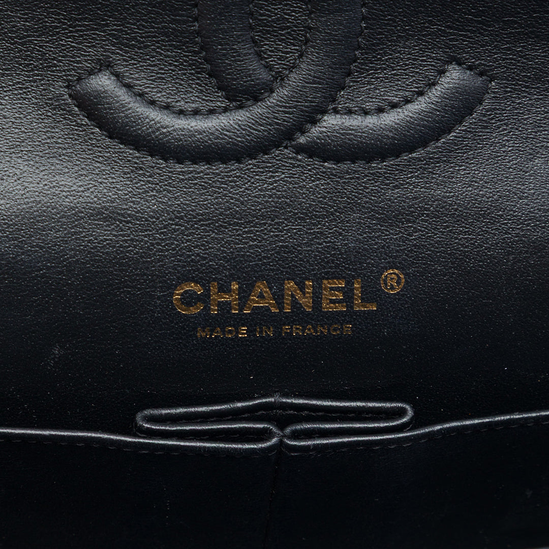 Chanel Medium Classic Chevron Crumpled Cuir de veau Double rabat