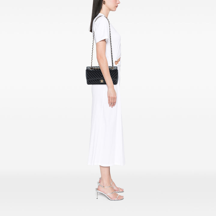 Chanel Medium Classic Chevron Crumpled Cuir de veau Double rabat