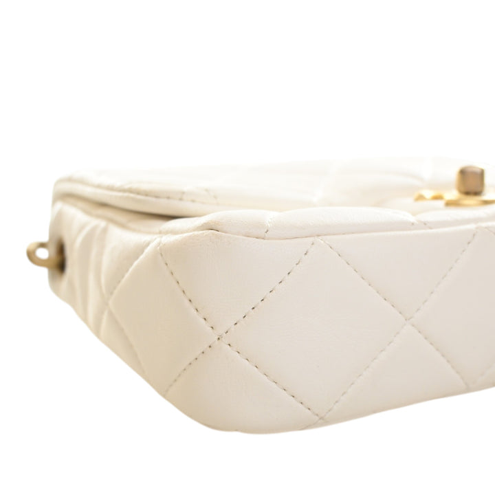Chanel Small Matelassé Cuir d’agneau Chain à rabat