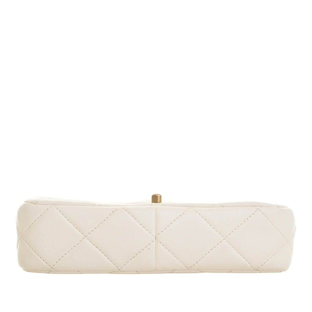Chanel Small Matelassé Cuir d’agneau Chain à rabat