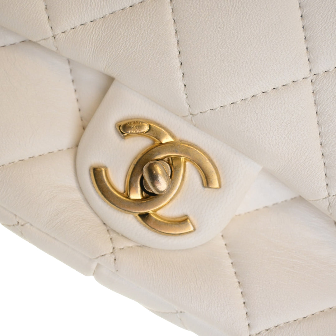 Chanel Small Matelassé Cuir d’agneau Chain à rabat