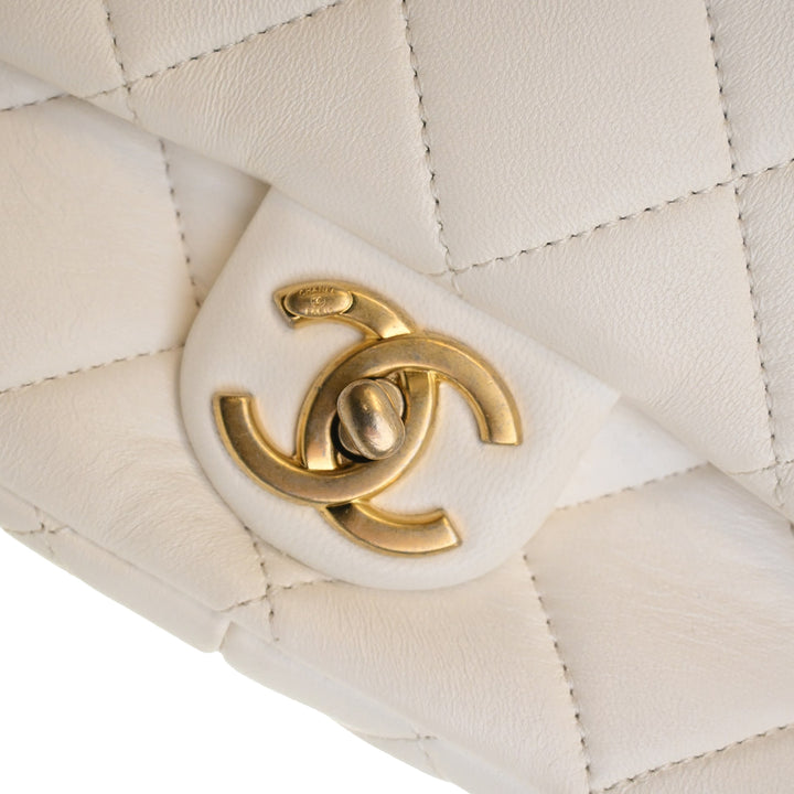 Chanel Small Matelassé Cuir d’agneau Chain à rabat