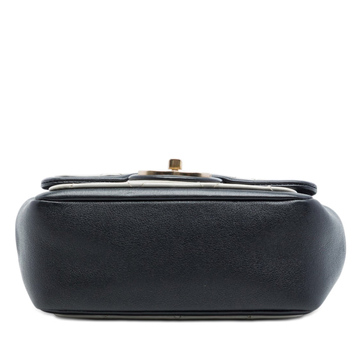 Chanel Carré Graphic à rabat Sac Mini Cuir de veau