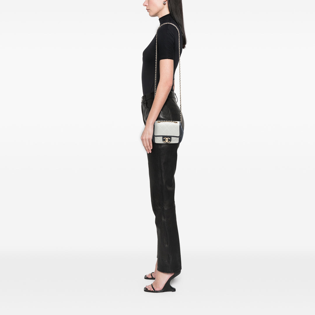 Chanel Carré Graphic à rabat Sac Mini Cuir de veau