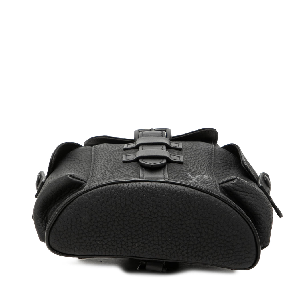 Louis Vuitton Christopher XS taurillon Noir – vue 3 – GABY PARIS