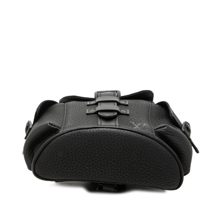 Louis Vuitton Christopher XS taurillon Noir – vue 3 – GABY PARIS
