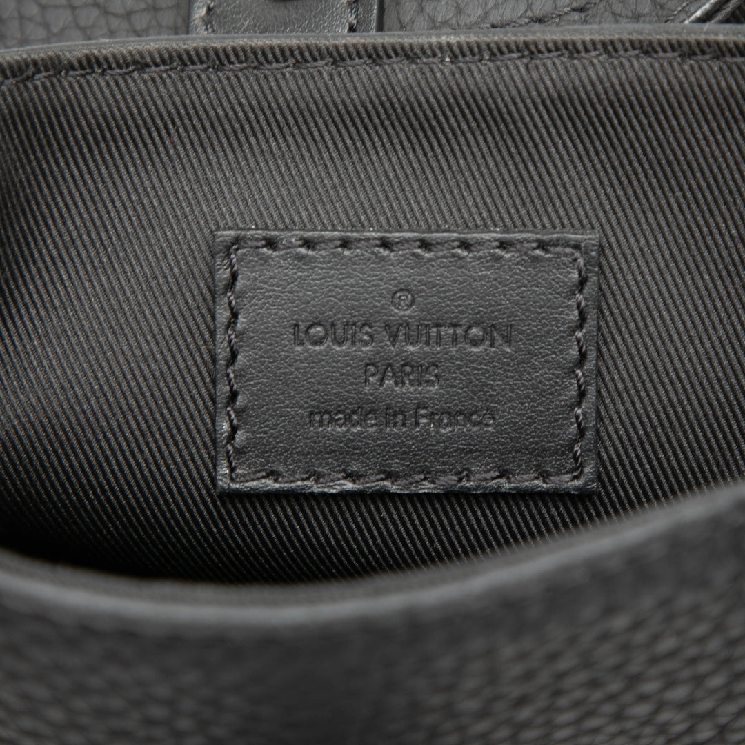 Louis Vuitton Christopher XS taurillon Noir – vue 5 – GABY PARIS