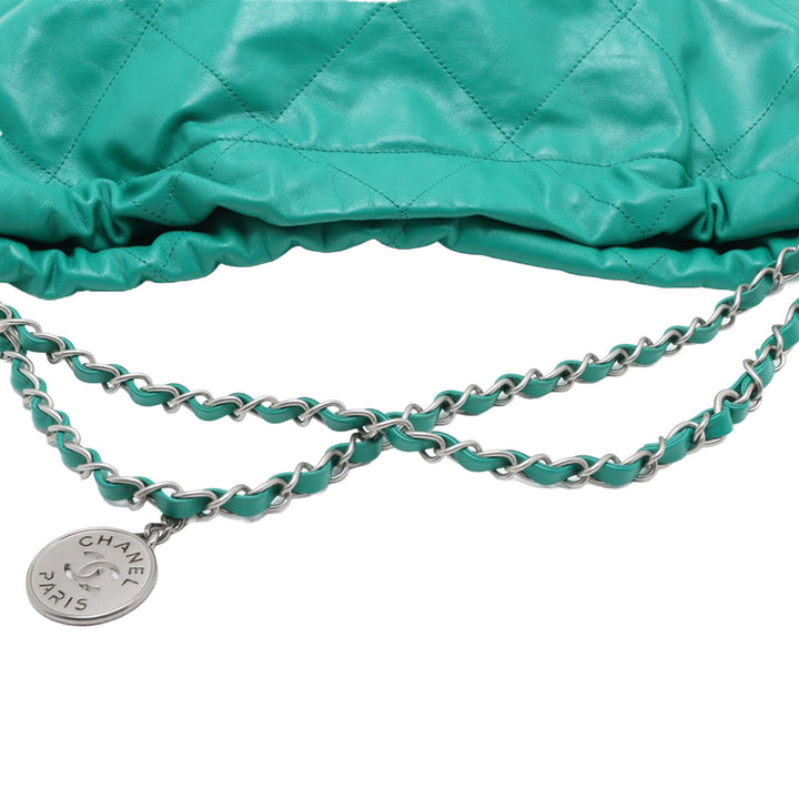 Chanel Medium Matelassé brillant Cuir de veau 22 Sac à main