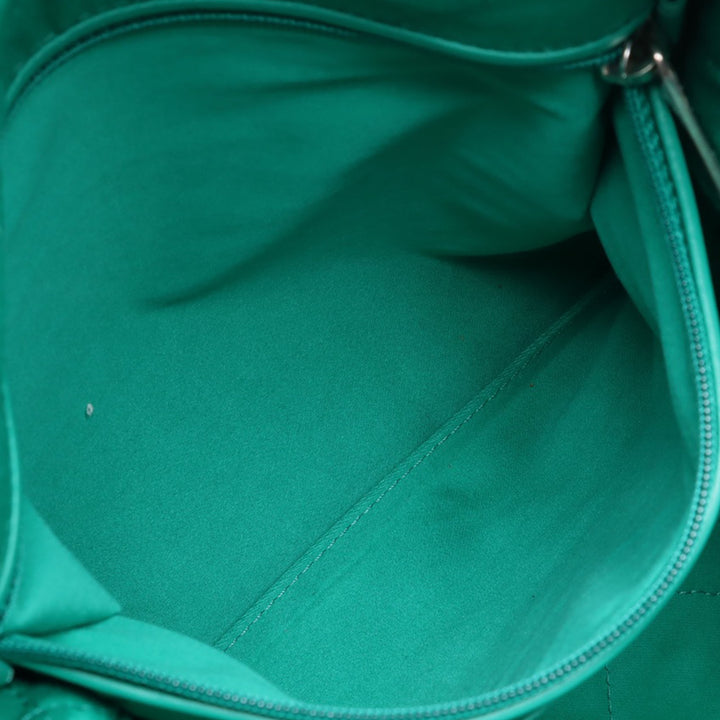 Chanel Medium Matelassé brillant Cuir de veau 22 Sac à main