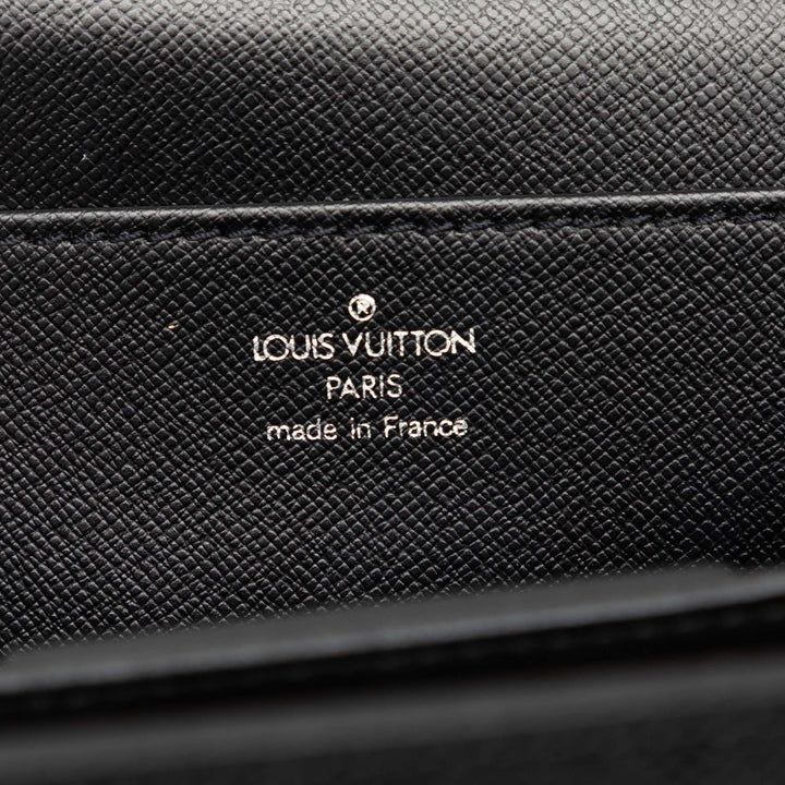 Louis Vuitton Taiga Moskova Porte-documents